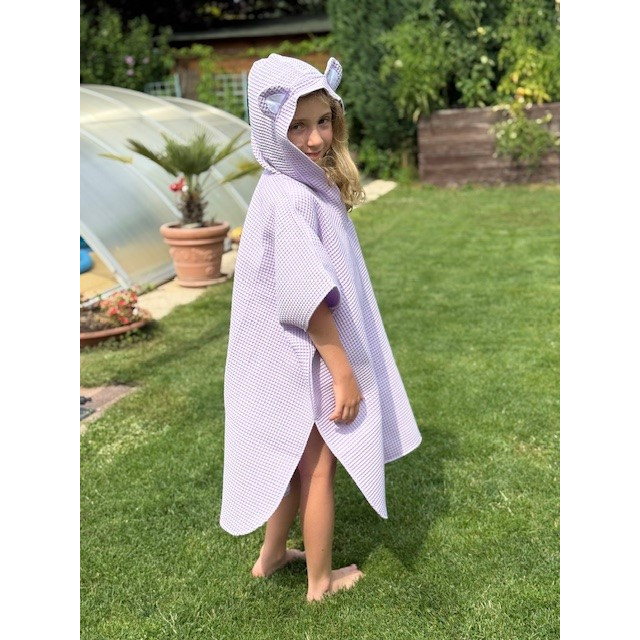 Kinderponcho mit Kapuze und lila Ohren