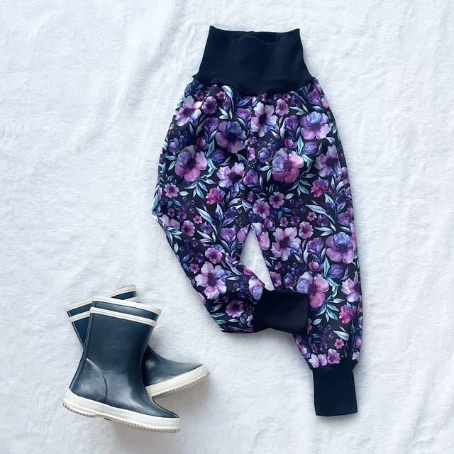 Gefütterte Kinder-Softshellhose – Violette Blüten