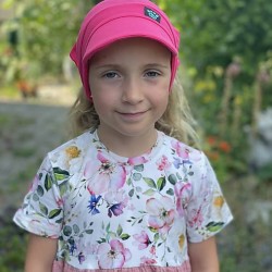 Kindermütze mit Schirm in Zykamenrot